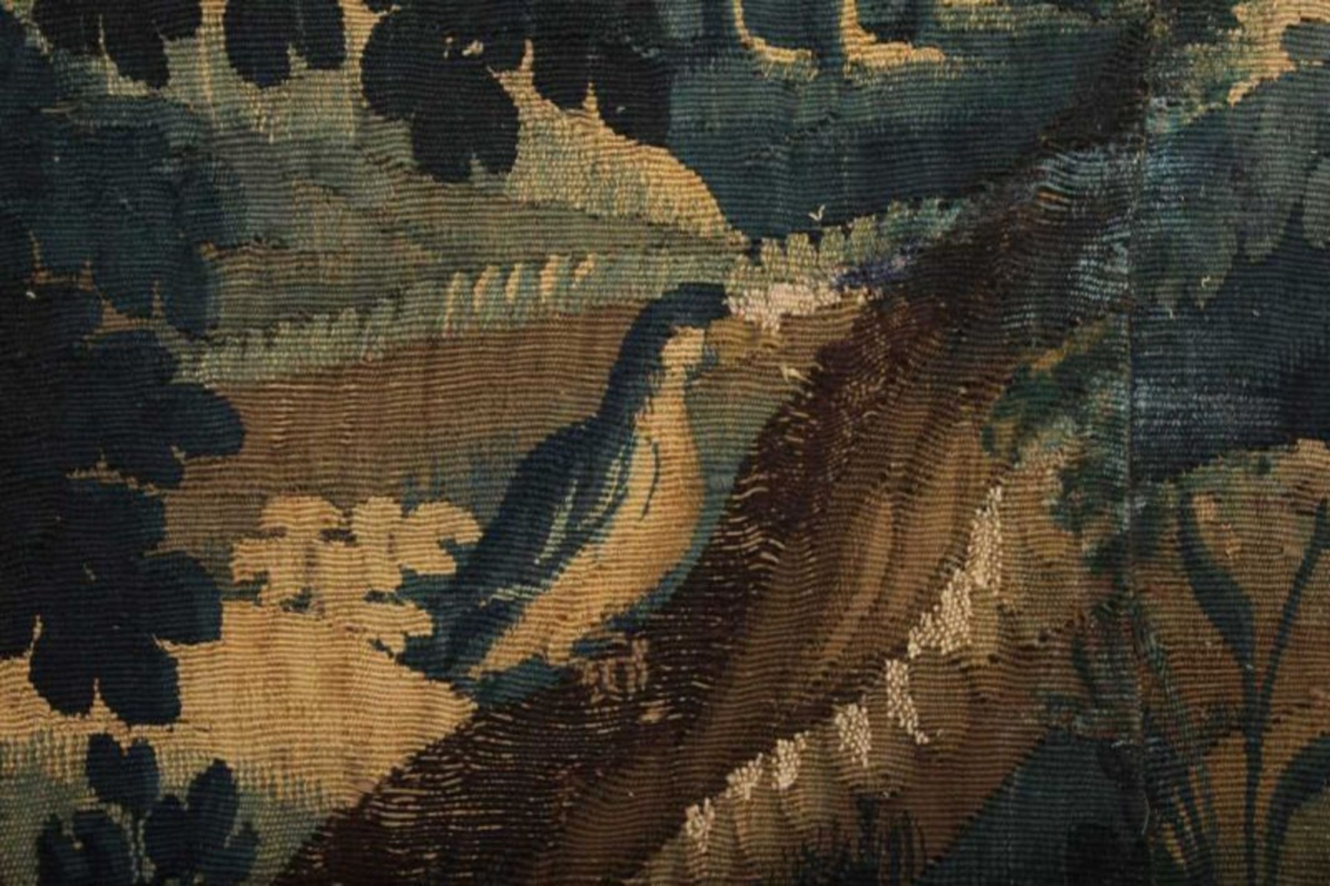 TAPISSERIE, Wolle, gefärbt und gewirkt, aus Fragmenten eines ehemals größeren Gobelins - Bild 2 aus 3