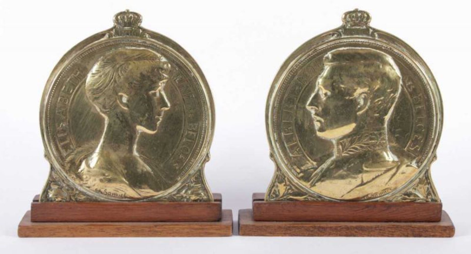 PAAR HERRSCHERPORTRAITS, König Albert und Königin Elisabeth von Belgien, Messingplaketten, H 15,