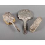 DREITEILIGES TOILETT-SET, Silber, bestehend aus zwei Bürsten und einem Handspiegel, silberne