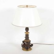 HOCHWERTIGE NAPOLEON III - TISCHLAMPE, Bronze, teilvergoldet, mit drei Trompete spielenden Putten am