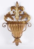 WANDVASE, Metall, goldbemalt, L 52, ber., ITALIEN, um 1900 22.00 % buyer's premium on the hammer