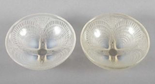 ZWEI SCHALEN "COQUILLE", opaleszentes Glas, Dm 13, gemarkt, R.LALIQUE, um 1920 22.00 % buyer's