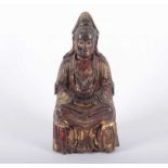 GUANYIN, Holz, mit Resten von Vergoldung über Rotlack, der Bodhisattva des unendlichen Mitgefühls