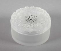 DECKELDOSE, farbloses, satiniertes Glas, Dm 12, gemarkt, LALIQUE FRANCE 22.00 % buyer's premium on