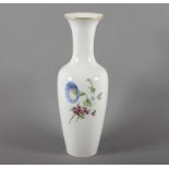 VASE, polychrom bemalt, Blumendekor, Goldrand, H 33,5, KPM BERLIN, 20.Jh. 22.00 % buyer's premium on