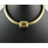 COLLIER, 750/ooo Gelbgold, Halsreif, besetzt mit einem Citrin, ca. 18,0 x 12,5 mm,