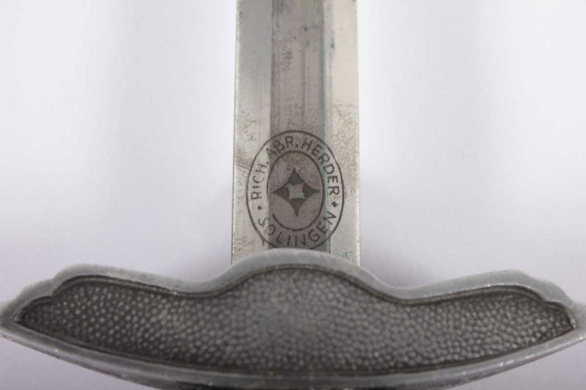 DOLCH M 37 für Offiziere Luftwaffe, gegratete Klinge mit Herstellersignet HERDER, SOLINGEN, - Bild 3 aus 3