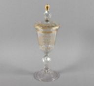 DECKELPOKAL, farbloses Glas, Goldstaffage, Kuppa dat. 1768, gefältelter Stand, ausgeschliffener