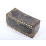 LACK-BOX, Rot- und Schwarzlack, ornamentaler, pastös aufgetragener Dekor in Gold, H 15, B 29, T