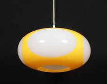 DESIGNER-DECKENLAMPE, einflammig, gelber und opakweisser Kunststoff, H 70, Entwurf COLANI, 1970er