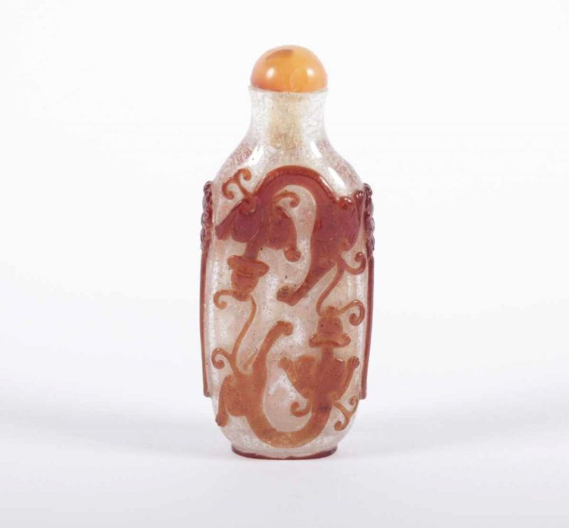 SNUFF-BOTTLE, Glas, brauner Überfang, H 6,5, CHINA 22.00 % buyer's premium on the hammer price 19.00