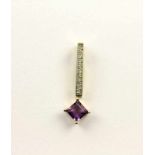 ANHÄNGER, 585/ooo Gelbgold, besetzt mit einem Amethystcarrée und kleinen Brillanten, L mit