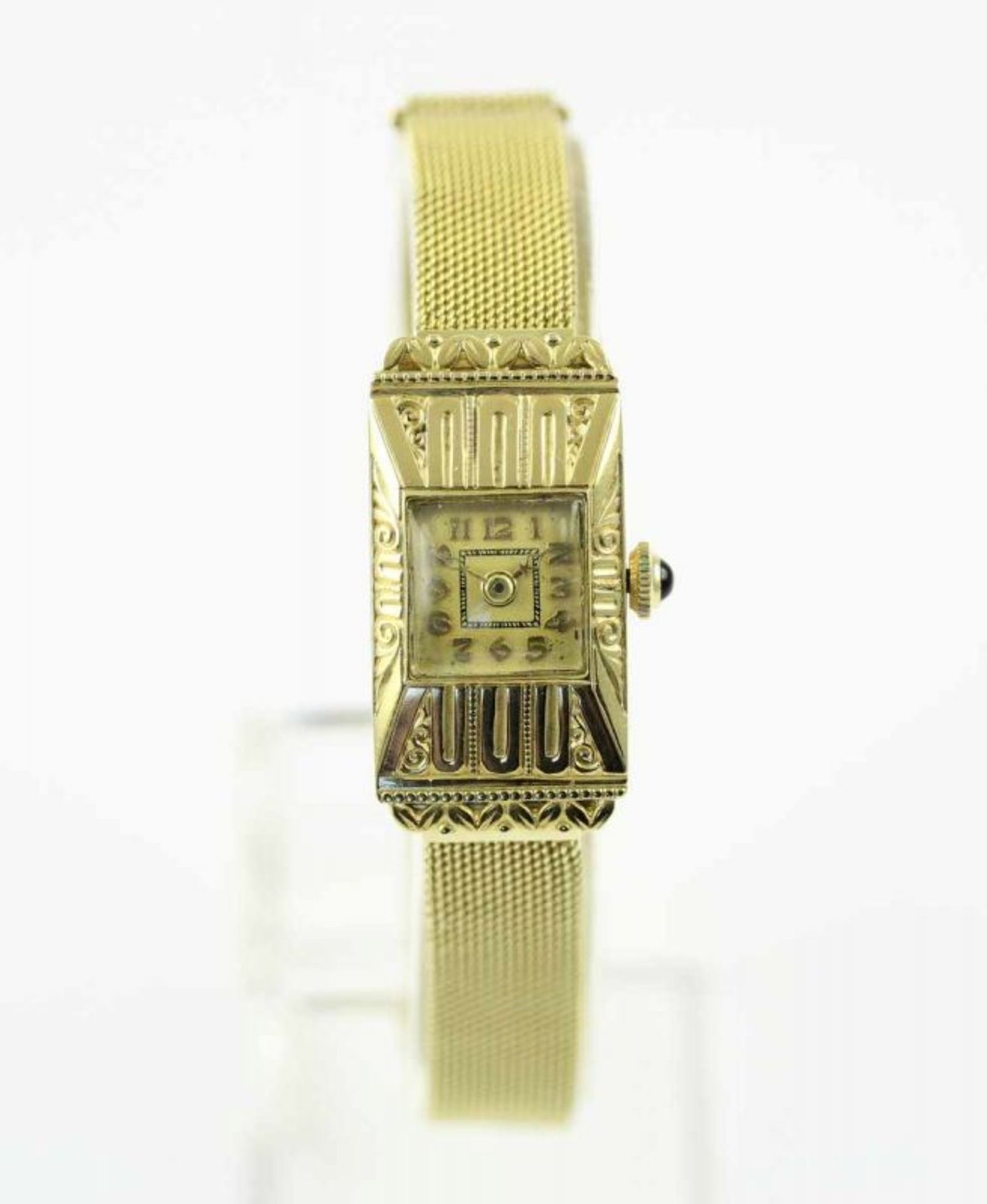 ART DECO-ARMBANDUHR, Gelbgold 585/ooo, rechteckiges Uhrgehäuse mit Gravurdekor, 2,7 x 0,8, Krone mit