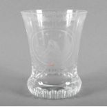 BECHER, farbloses Glas, figuraler Mattschnittdekor, H 10,5, 20.Jh. 22.00 % buyer's premium on the