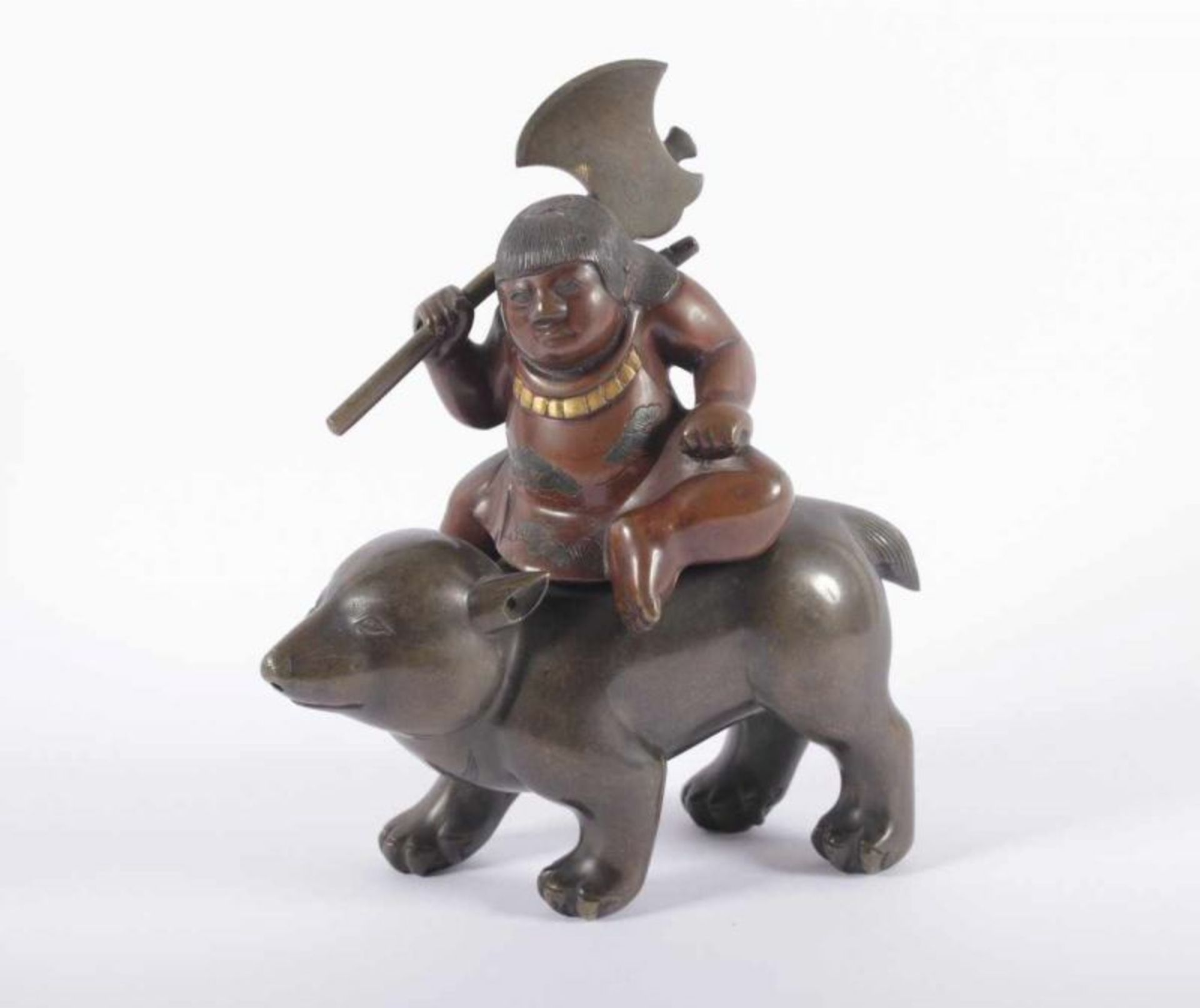 FIGUR, Bronze, dreiteilig, Insulaner mit großer Axt auf einem Mungo sitzend, H 22, L 19, JAPAN,