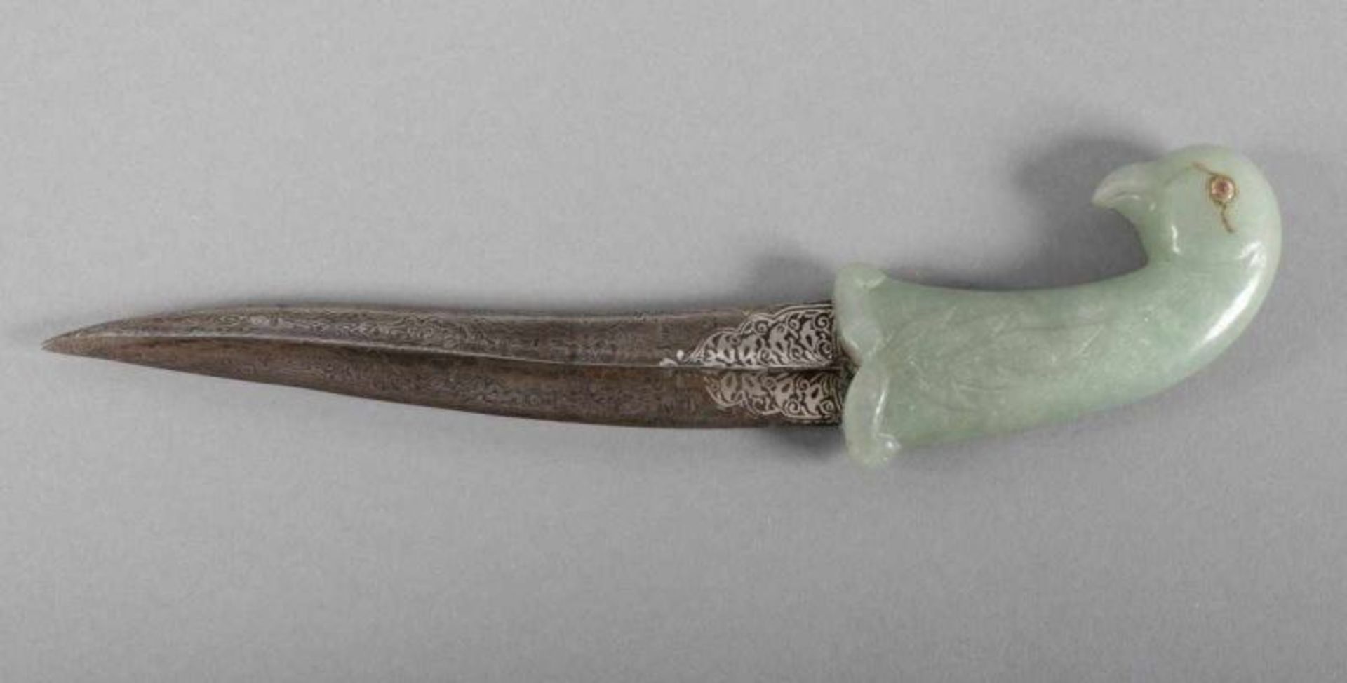 KANDSHAR, geschwungene, zweischneidige Klinge mit Silbertauschierung, flach beschnitzter - Image 2 of 2