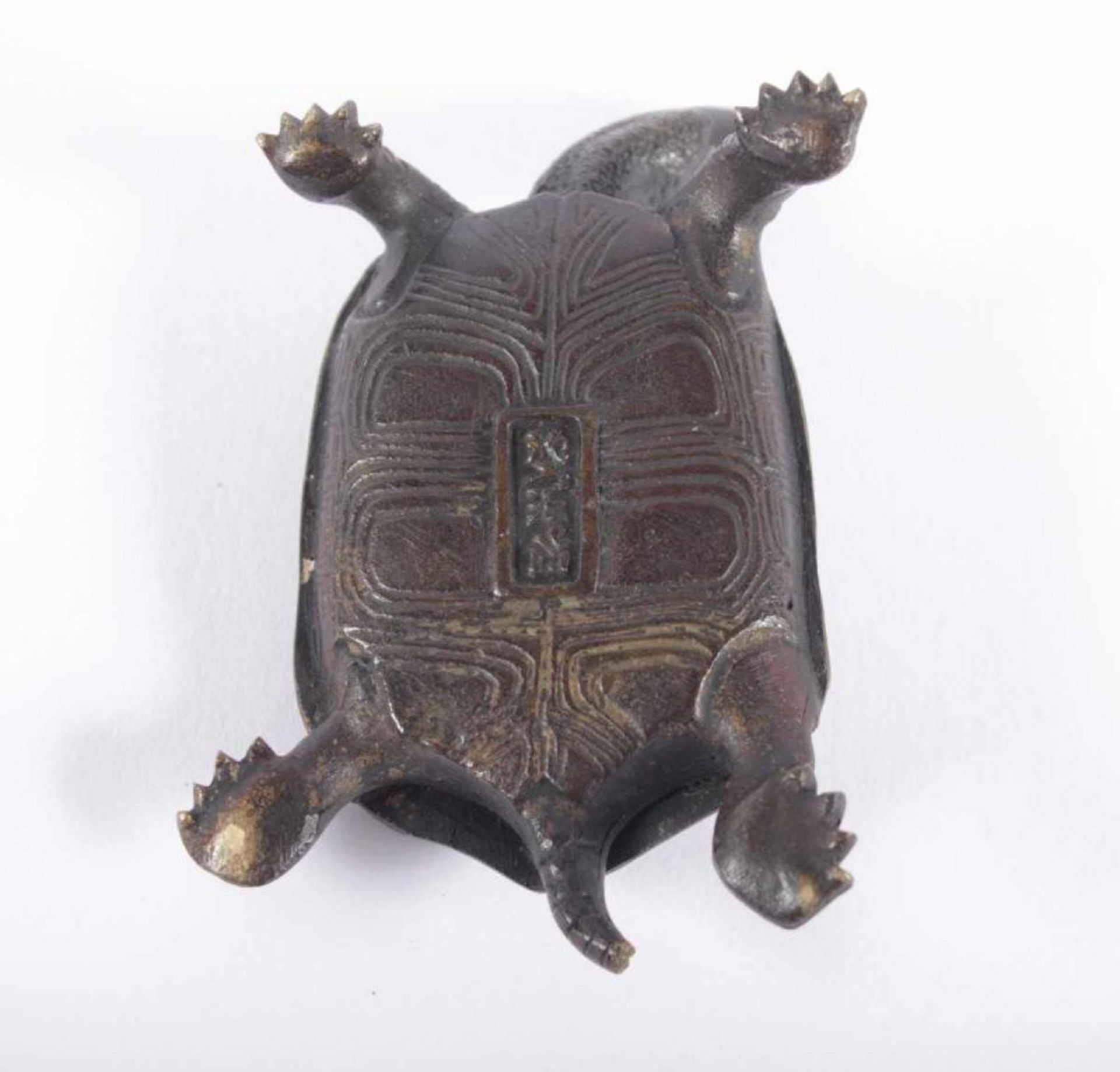 SCHILDKRÖTE, Bronze, braun patiniert, L 9, besch., JAPAN, Meiji 22.00 % buyer's premium on the - Image 2 of 2