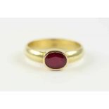 RING, 585/000 Gelbgold, besetzt mit einem Rubin, RG 66, 6,4g 22.00 % buyer's premium on the hammer