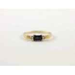 SAFIRRING, 750/ooo Gelbgold, Brillanten von zusammen ca. 0,06 ct., RG 51 22.00 % buyer's premium