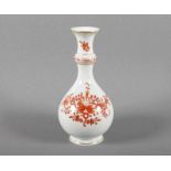 VASE, indische Blume, H 18,5, MEISSEN, 20.Jh. 22.00 % buyer's premium on the hammer price 19.00 %