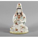 SATSUMA-KANNON, in polychromen Farben und Gold dekoriert, sitzende Darstellung, H 18,5, JAPAN 22.