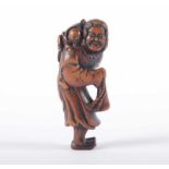 NETSUKE HOLLÄNDER MIT KIND, Buchsbaum, sog. Klompen anderes Holz, fein geschnitzt und schöne,