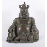 BUDAI, Bronze, braun patiniert, in gelöster Haltung sitzend, in der Rechten eine Gebetskette und
