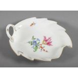 BLATTSCHALE, polychrom bemalt, Blumendekor, Goldrand, L 22, MEISSEN, 20.Jh. 22.00 % buyer's