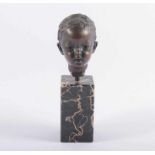 BREKER, Arno, "Kopf eines Jungen", Bronze, H 9,5, seitlich signiert, Marmorsockel 22.00 % buyer's