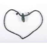 KETTE MIT FIGUR, Jadeit, L ca. 32, CHINA 22.00 % buyer's premium on the hammer price 19.00 % VAT