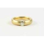 SOLITÄRRING, 750/ooo Gelbgold, besetzt mit einem Brillantsolitär von ca. 0,35 ct., (N), RG 54, 10,4g