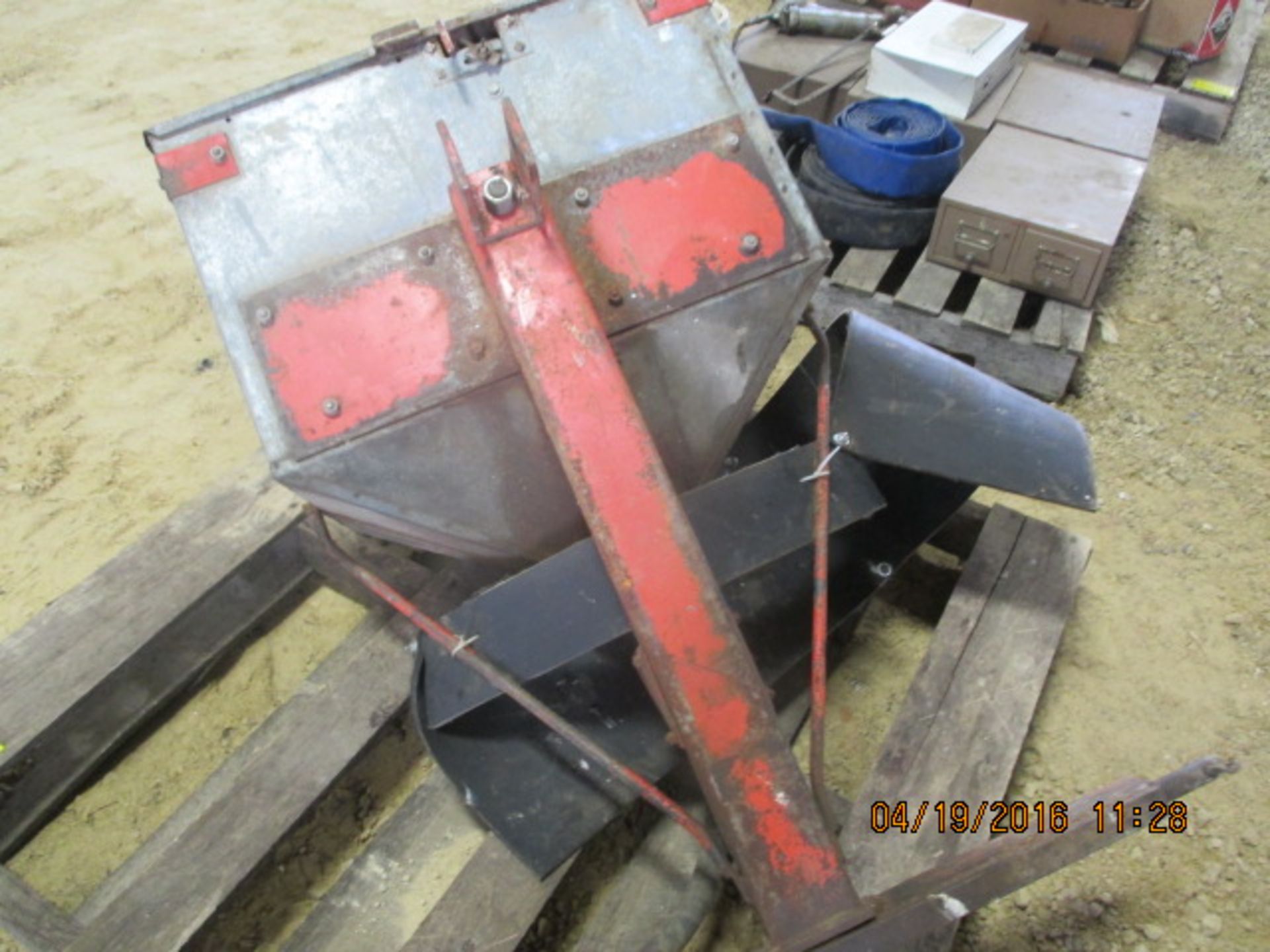 3-PT BROADCAST SEEDER