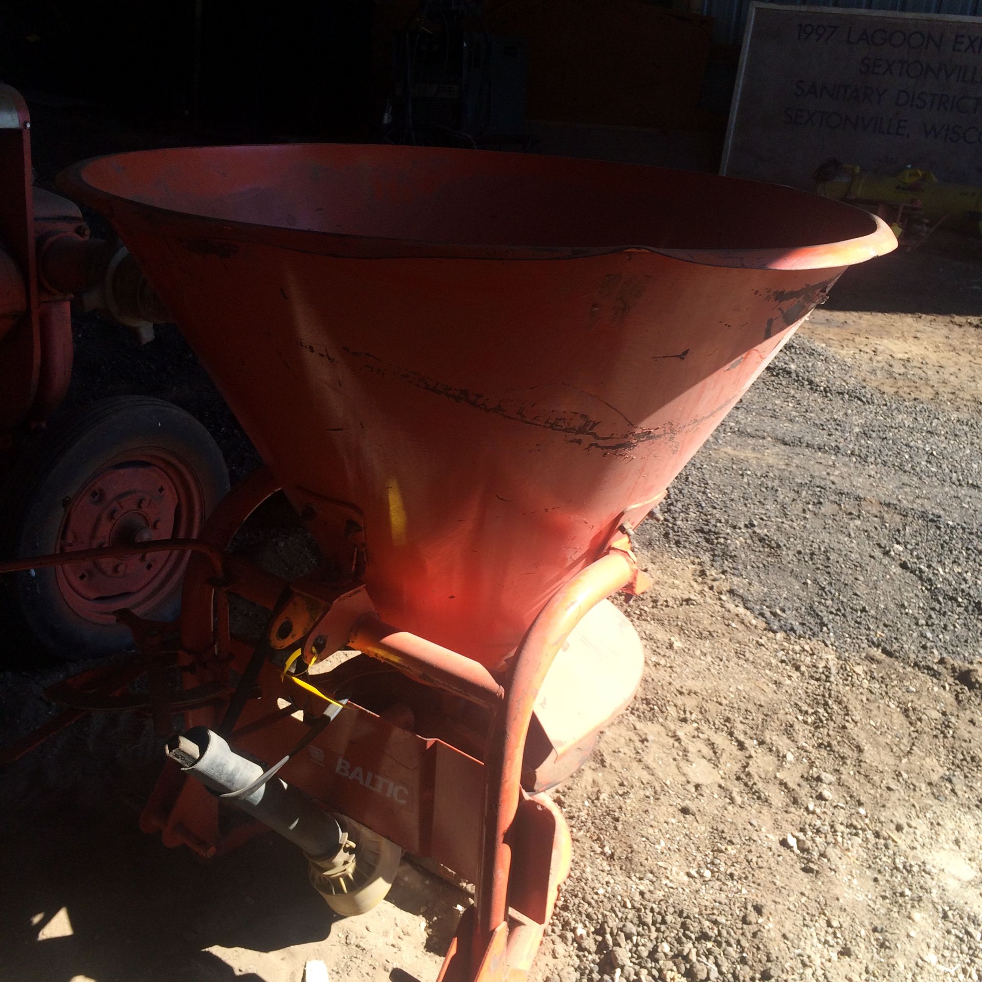 Baltic 3-pt, pto, seed broad caster