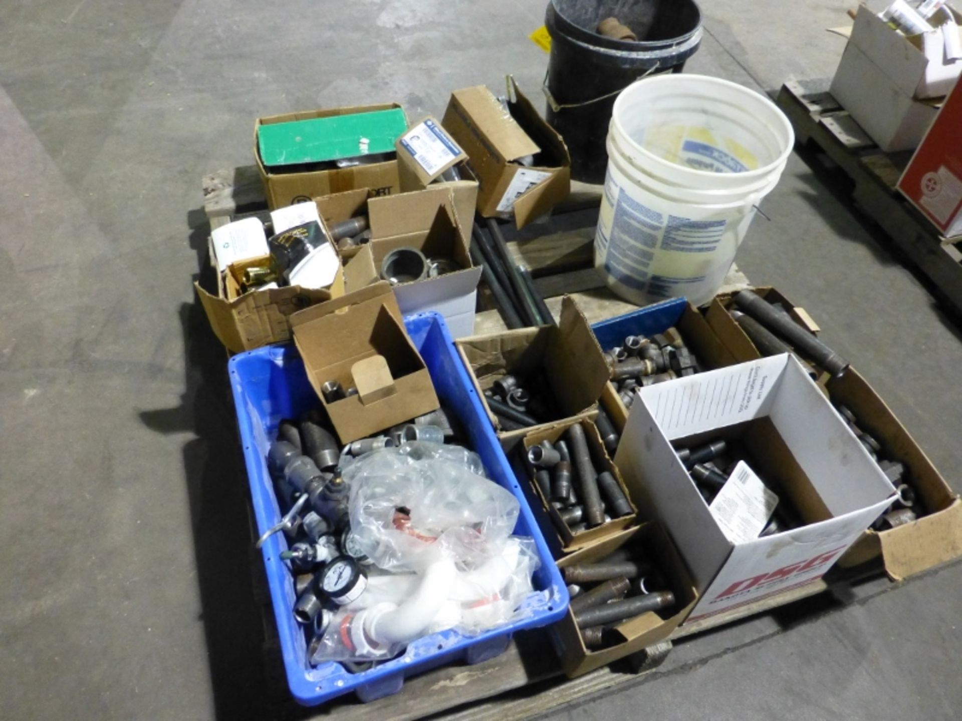 Assorted black pipe, T's, elbows, valves, clamps, whole pallet to go. - Image 2 of 2