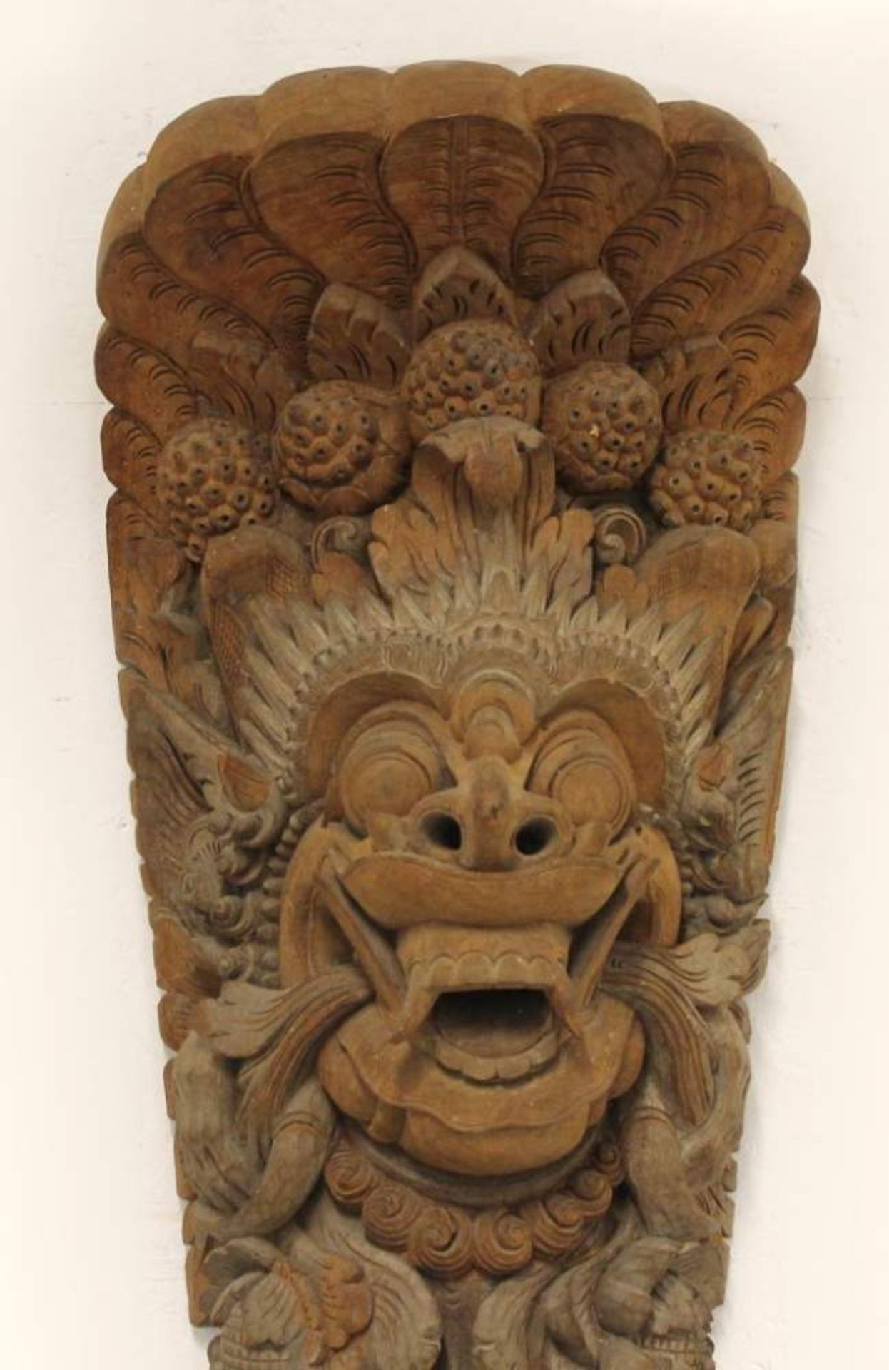 Indonesische Balkenstütze - Gottheit - Bali Fein beschnitzte Holzstehle, vollplastische florale - Bild 2 aus 4