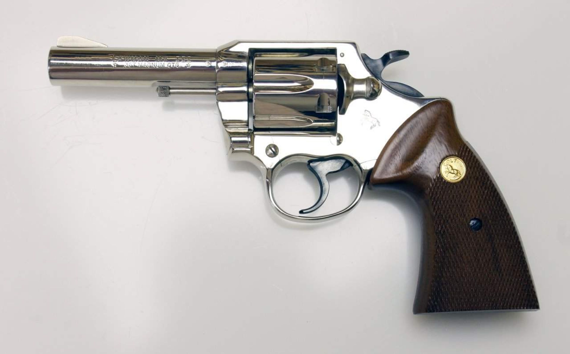 Revolver Colt, Modell: Lawman MK III Cal. .357 Mag., S/N: 38037L, Lauf spiegelblank, Lauflänge: - Bild 3 aus 5