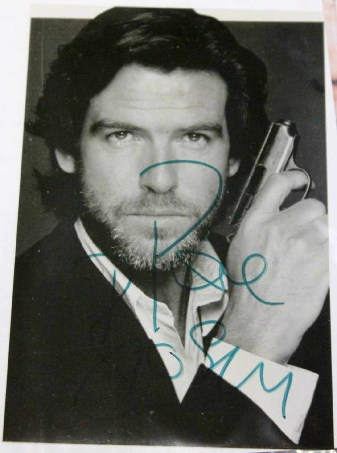 Autographensammlung James Bond "007" 1964-2002 Ca. 90 Autographen der James Bond-Darsteller bzw. der - Bild 6 aus 7