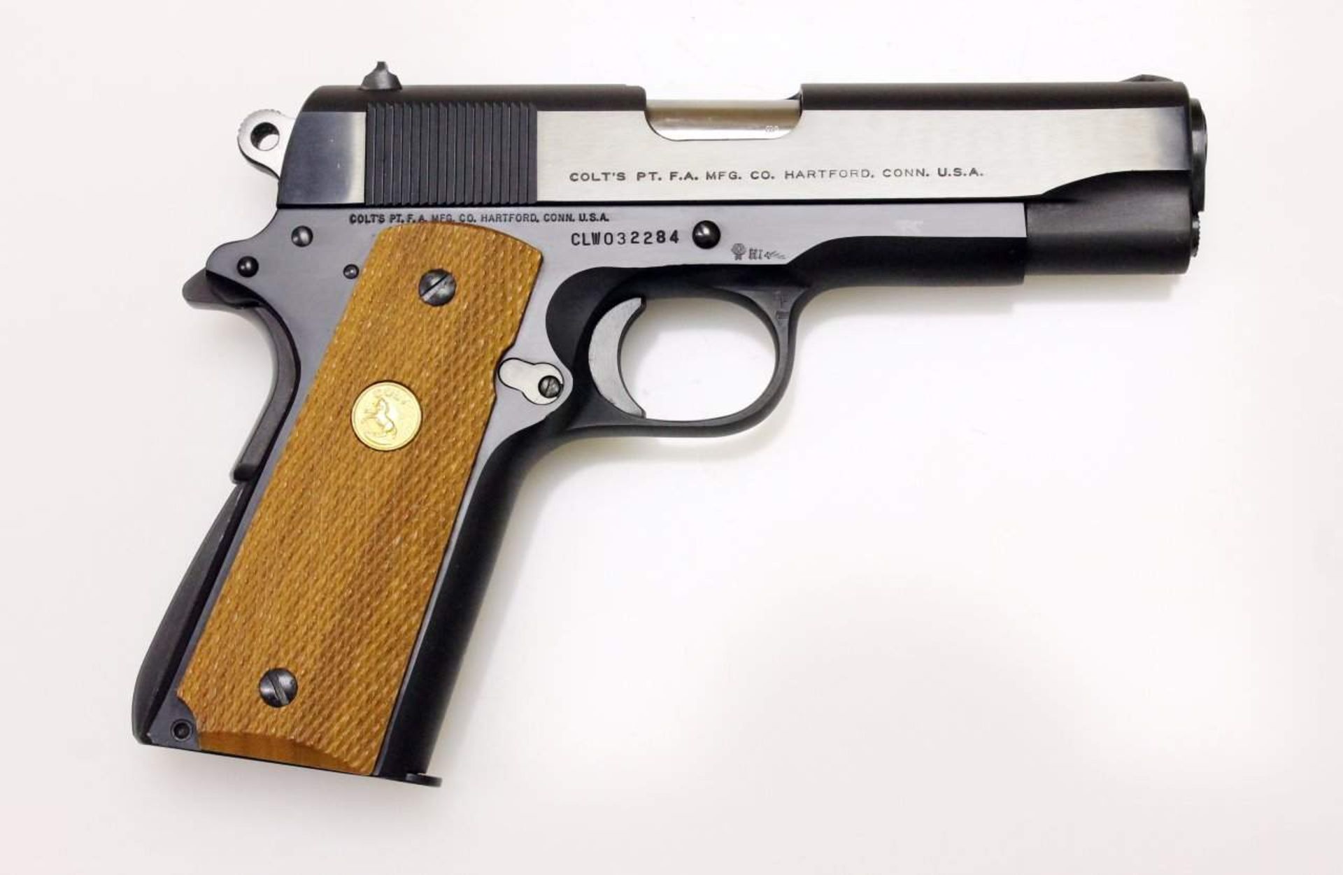 Selbstladepistole Colt, Modell: 1911 Commander Cal. .45 ACP, S/N: CLW032284, Lauf spiegelblank,