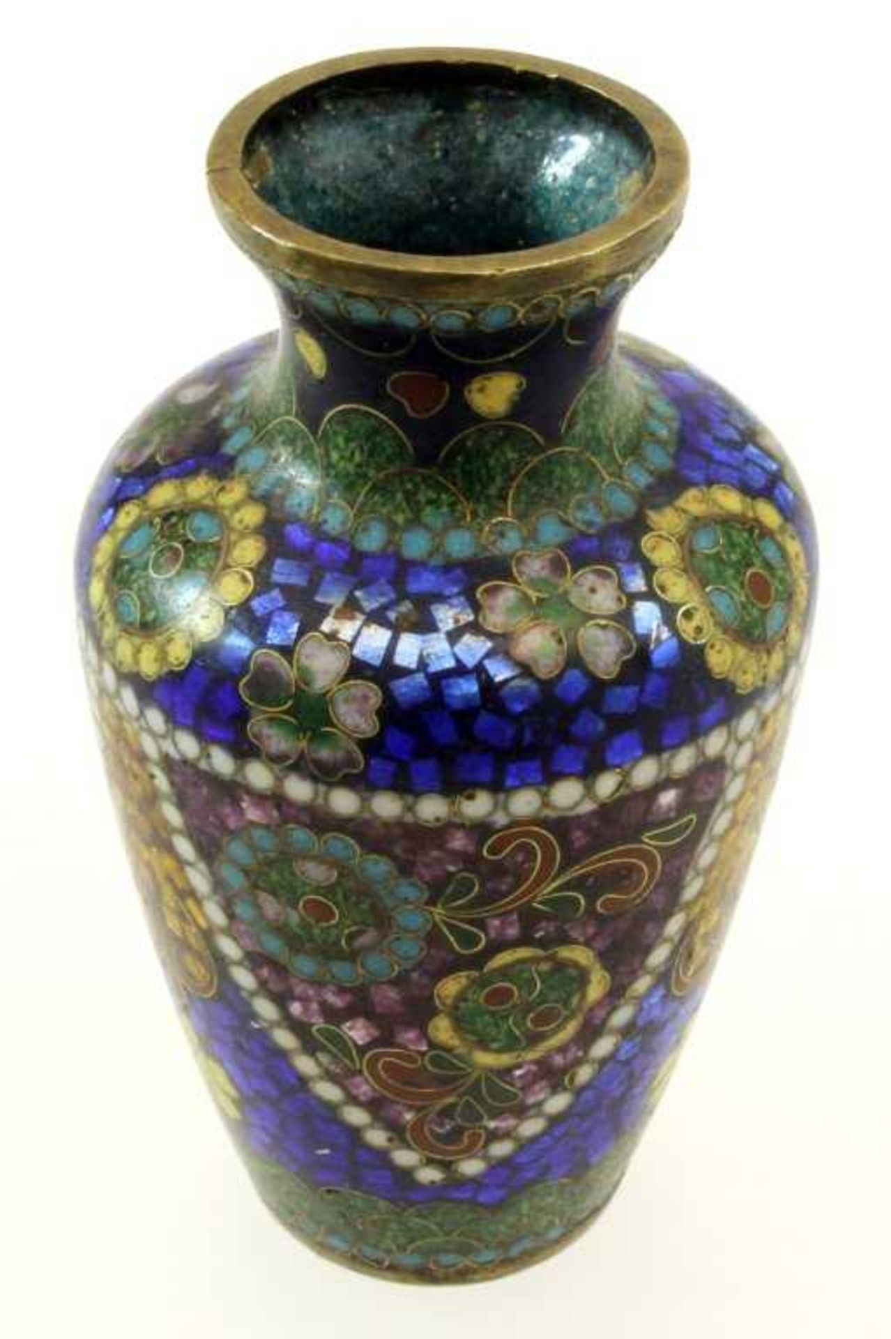 Cloisonné Miniaturvase China Mit ornamentalem Blumendekor, dreieckige Kartuschen, polychromer