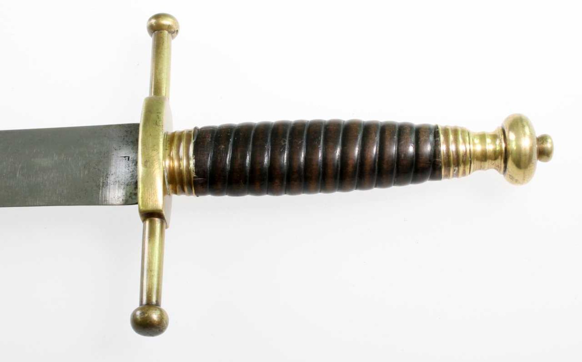 Bürgerwehrschwert um 1820 Klinge mit linsenförmigem Querschnitt, Messingparierstange, gestauchter - Bild 4 aus 5