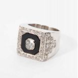 A platinum Art Deco ring with diamond and onyx Circa 1925 The platinum ring set with a central old-