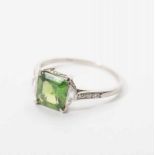 A platinum Art Deco ring with diamonds and demantoid Early 20th century The platinum ring set with