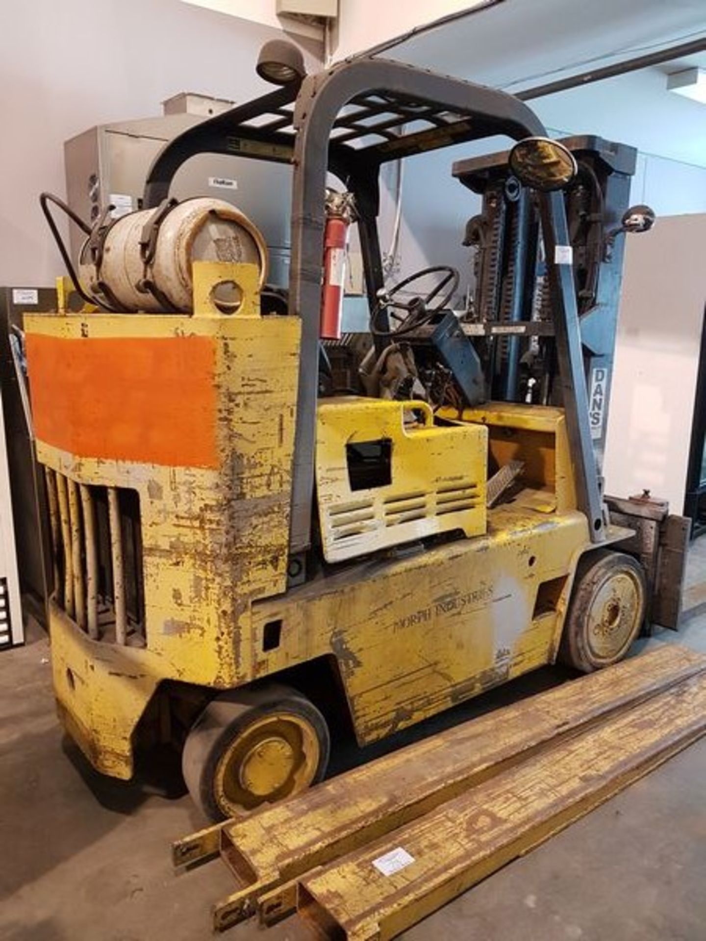 Propane Approx 10,000 lbs - 3 Stage Forklift Complete with Side Shift