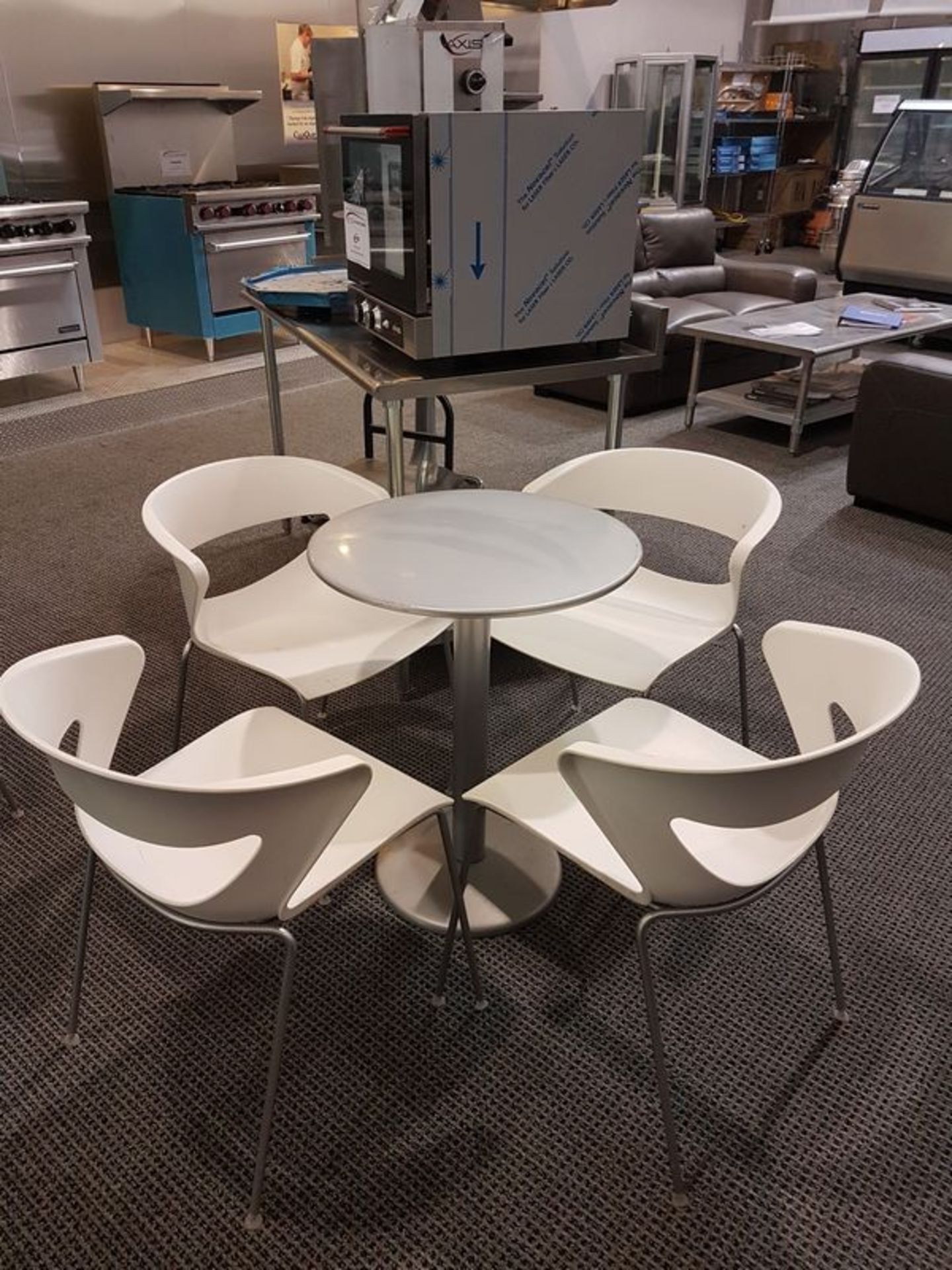 Round Table & 4 Metal & White Plastic Chairs