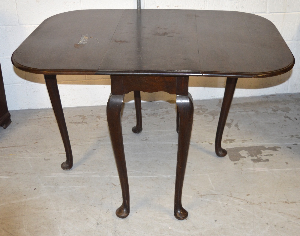 A mahogany drop-leaf table raised on pad feet, width when extended 119cm.