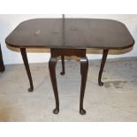 A mahogany drop-leaf table raised on pad feet, width when extended 119cm.