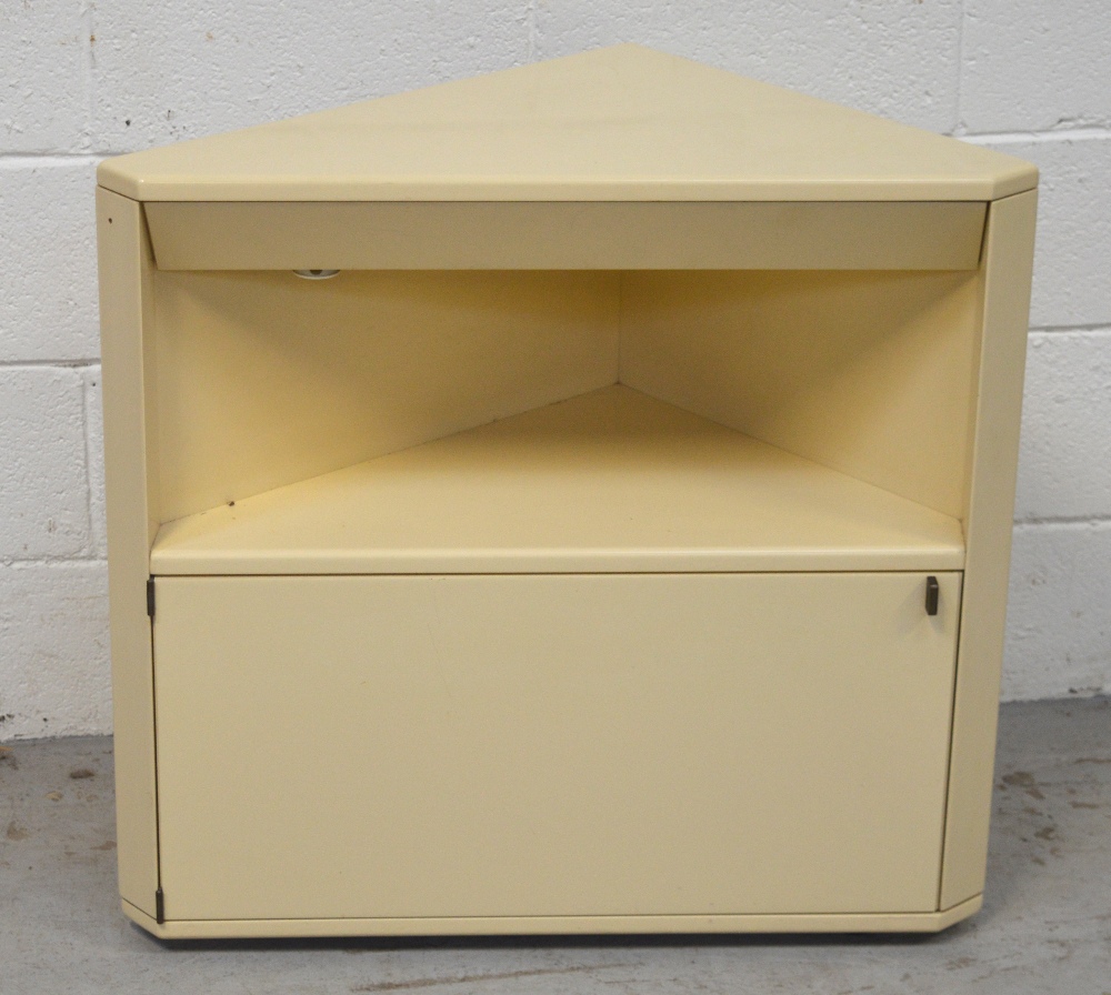 A retro cream Interlübke corner cabinet with fitted interior, width 75cm.