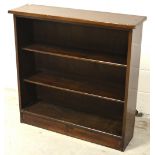 An early 20th century three-tier mahogany open bookcase of simple form, width 92cm.