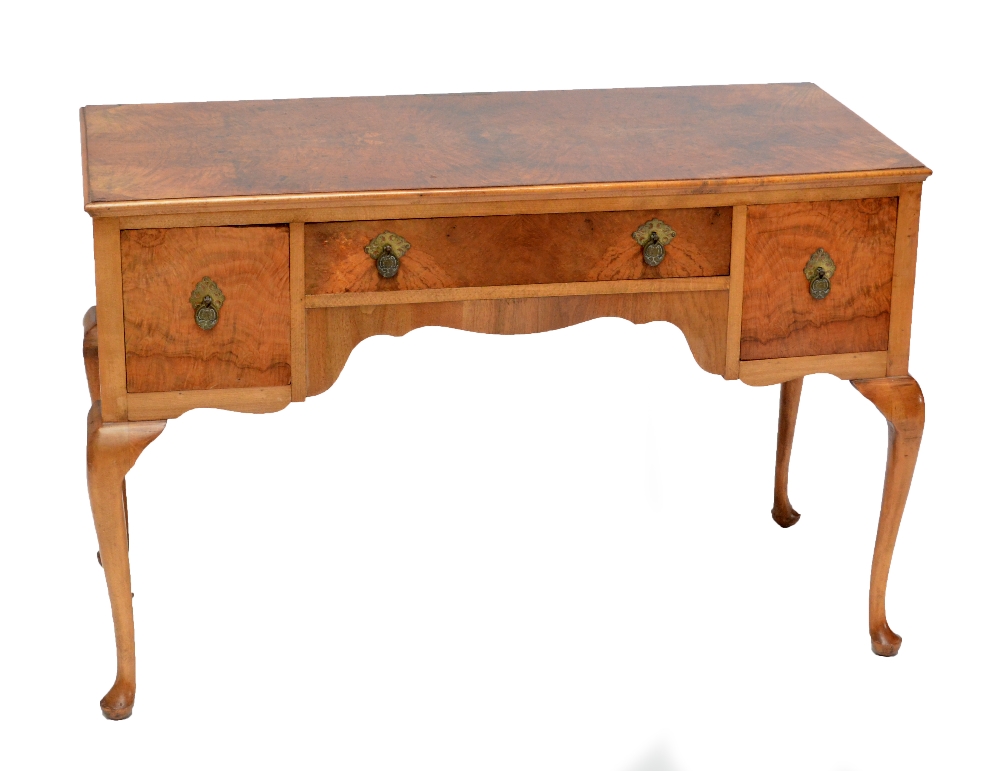 An early 20th century walnut three drawer kneehole desk/dressing table,