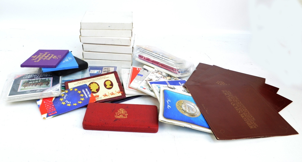 A large collection of presentation packs of proof and uncirculated coins including British proof